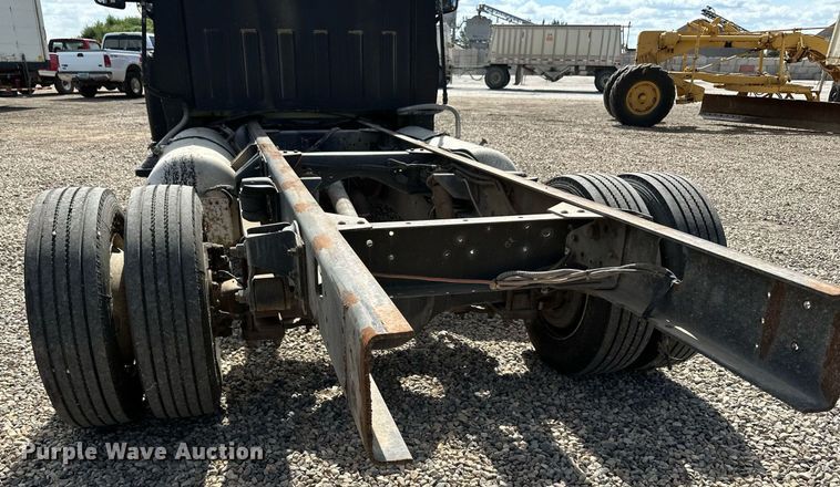 image for item DN0753 2005 GMC  C5500 truck cab and chassis