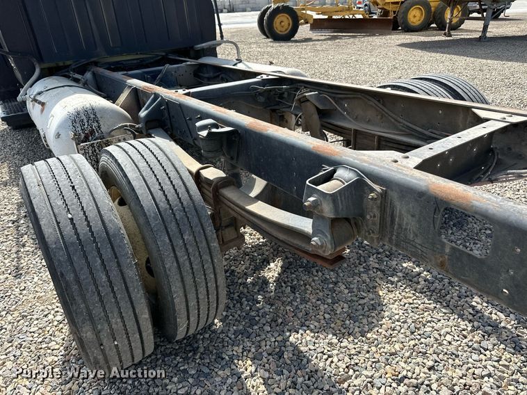 image for item DN0753 2005 GMC  C5500 truck cab and chassis