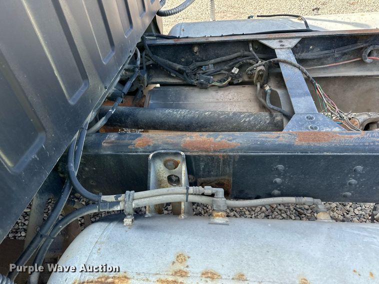 image for item DN0753 2005 GMC  C5500 truck cab and chassis