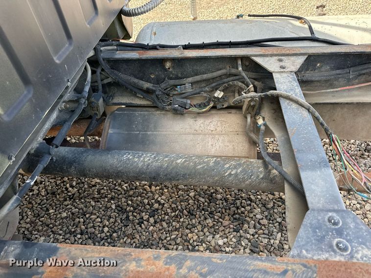 image for item DN0753 2005 GMC  C5500 truck cab and chassis