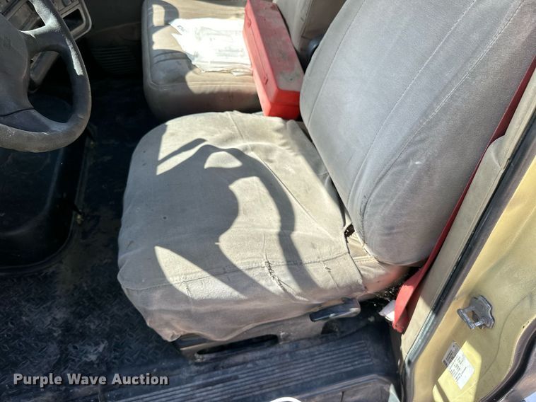 image for item DN0753 2005 GMC  C5500 truck cab and chassis