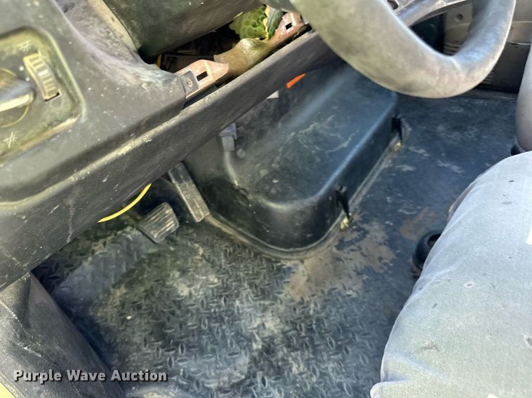 image for item DN0753 2005 GMC  C5500 truck cab and chassis