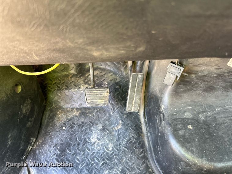 image for item DN0753 2005 GMC  C5500 truck cab and chassis