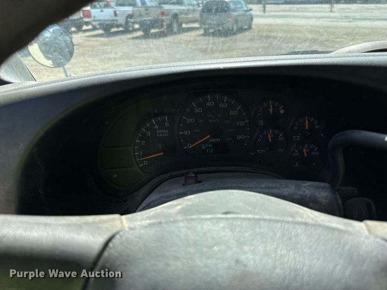 image for item DN0753 2005 GMC  C5500 truck cab and chassis