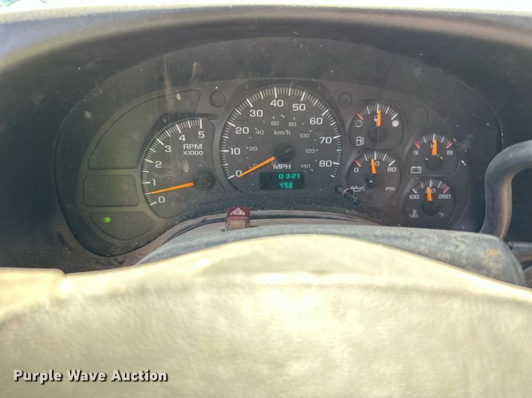 image for item DN0753 2005 GMC  C5500 truck cab and chassis