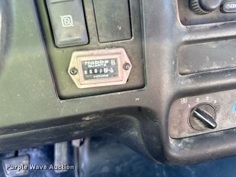 image for item DN0753 2005 GMC  C5500 truck cab and chassis