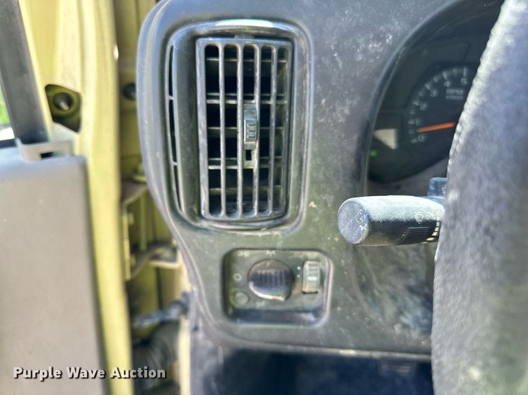 image for item DN0753 2005 GMC  C5500 truck cab and chassis