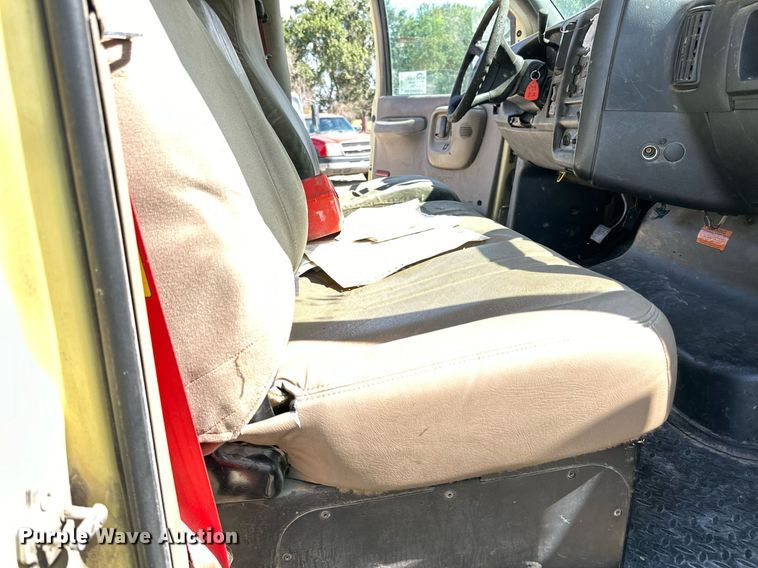 image for item DN0753 2005 GMC  C5500 truck cab and chassis