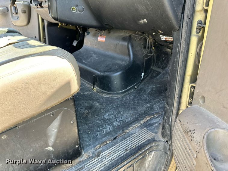 image for item DN0753 2005 GMC  C5500 truck cab and chassis