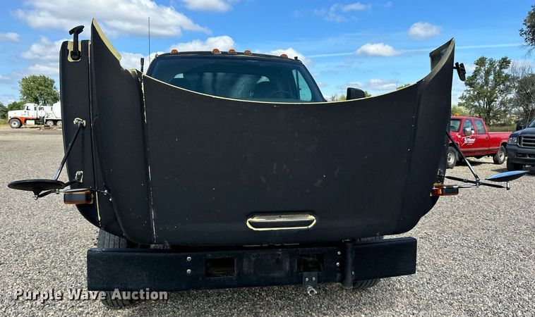 image for item DN0753 2005 GMC  C5500 truck cab and chassis