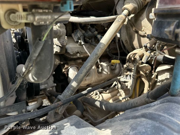 image for item DN0753 2005 GMC  C5500 truck cab and chassis