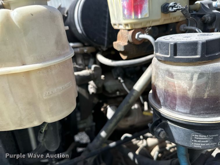 image for item DN0753 2005 GMC  C5500 truck cab and chassis