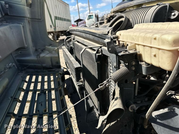 image for item DN0753 2005 GMC  C5500 truck cab and chassis