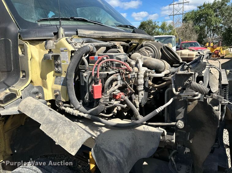 image for item DN0753 2005 GMC  C5500 truck cab and chassis