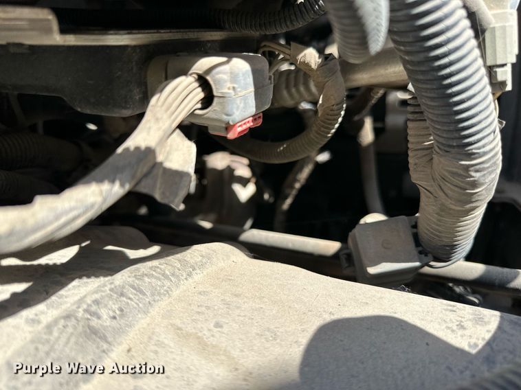 image for item DN0753 2005 GMC  C5500 truck cab and chassis