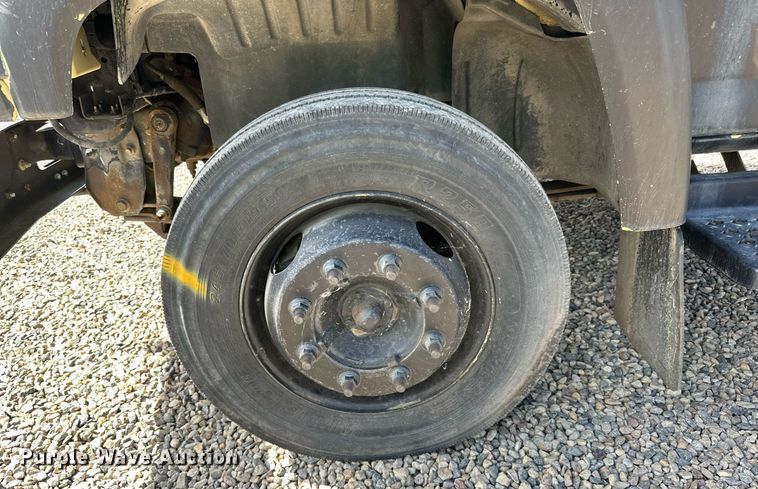 image for item DN0753 2005 GMC  C5500 truck cab and chassis