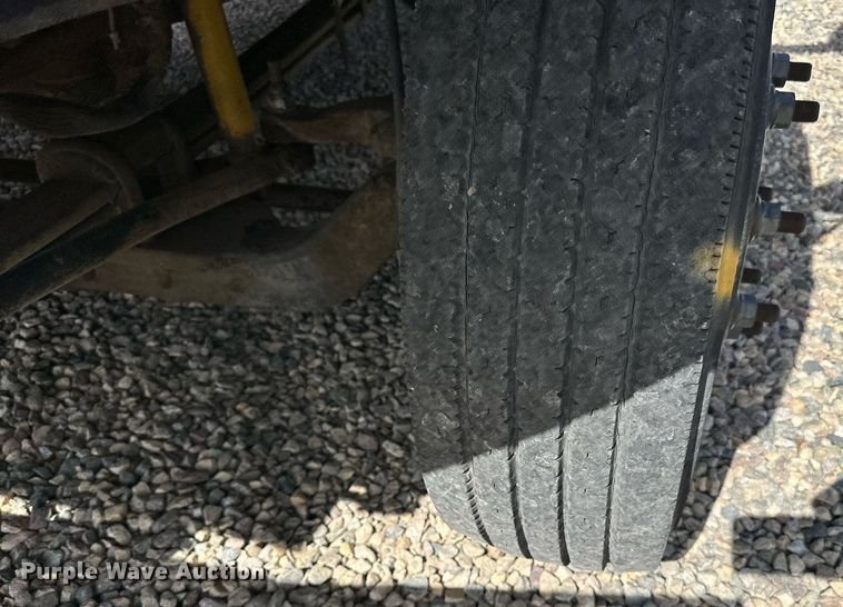 image for item DN0753 2005 GMC  C5500 truck cab and chassis