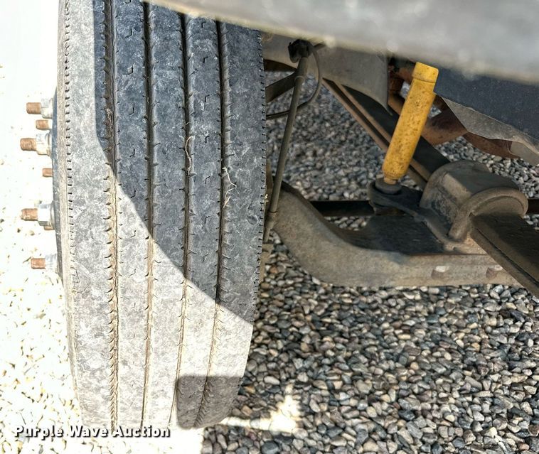 image for item DN0753 2005 GMC  C5500 truck cab and chassis