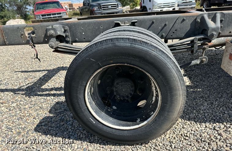 image for item DN0753 2005 GMC  C5500 truck cab and chassis