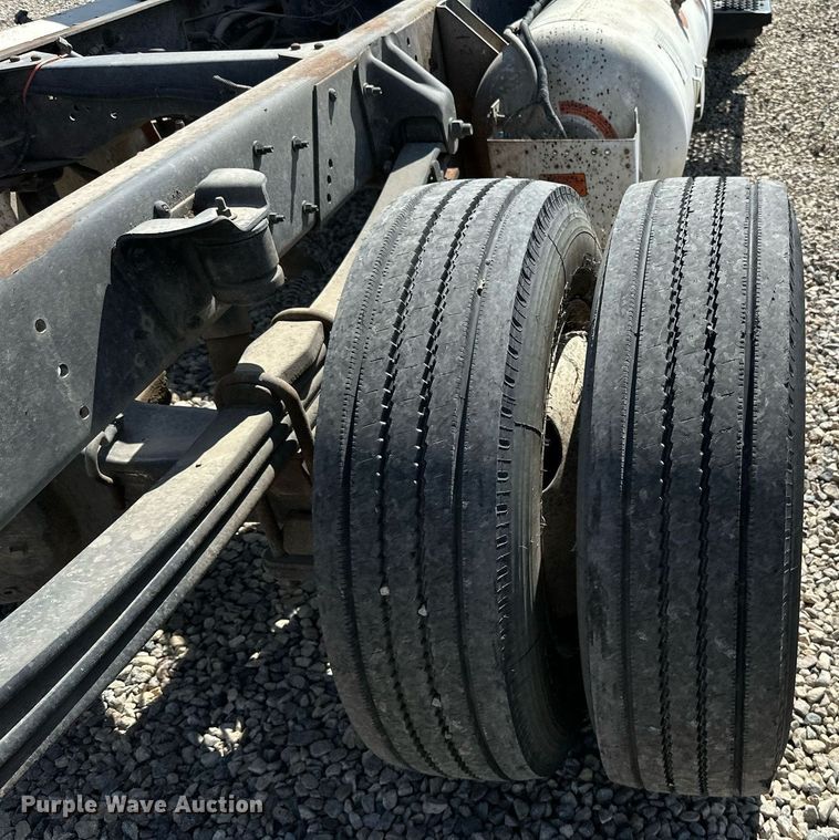 image for item DN0753 2005 GMC  C5500 truck cab and chassis