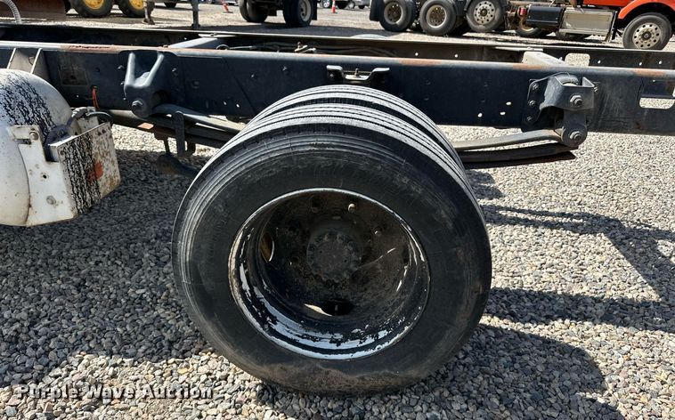 image for item DN0753 2005 GMC  C5500 truck cab and chassis