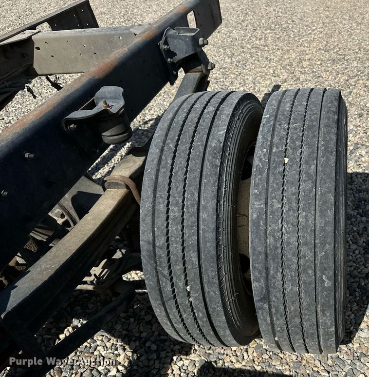 image for item DN0753 2005 GMC  C5500 truck cab and chassis