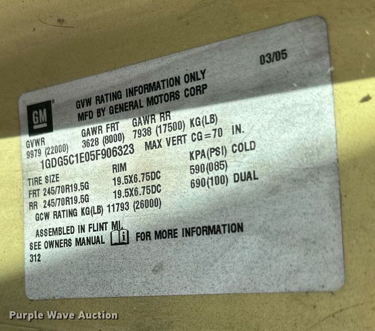 image for item DN0753 2005 GMC  C5500 truck cab and chassis