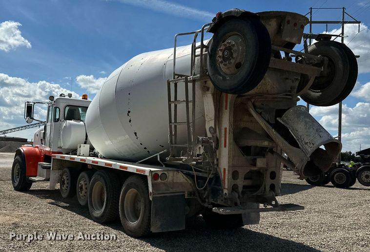 image for item DN0754 2007 Peterbilt  357 ready mix truck