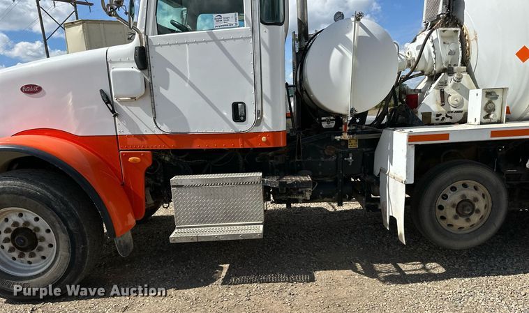 image for item DN0754 2007 Peterbilt  357 ready mix truck