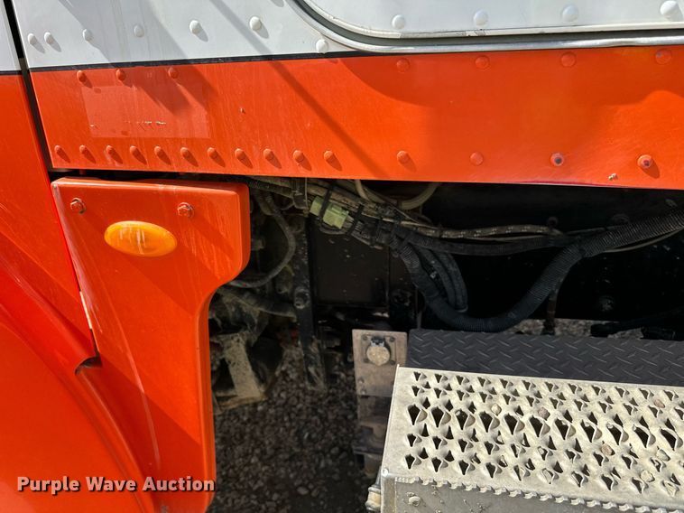 image for item DN0754 2007 Peterbilt  357 ready mix truck