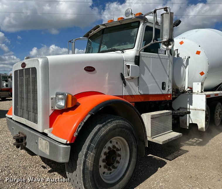 image for item DN0754 2007 Peterbilt  357 ready mix truck