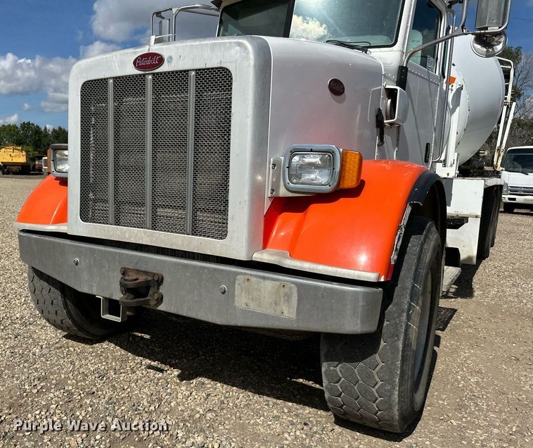 image for item DN0754 2007 Peterbilt  357 ready mix truck