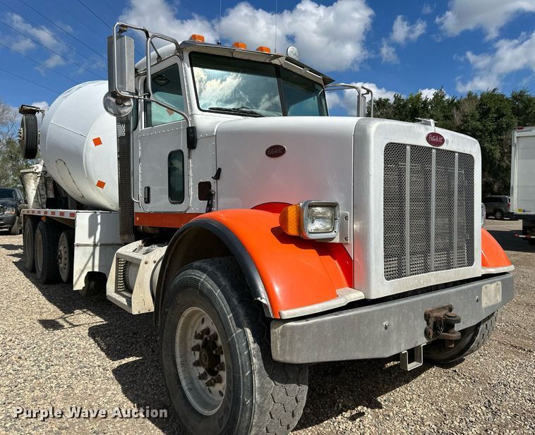 image for item DN0754 2007 Peterbilt  357 ready mix truck