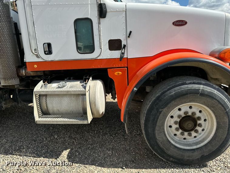 image for item DN0754 2007 Peterbilt  357 ready mix truck