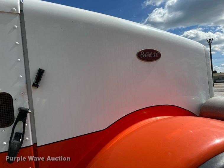 image for item DN0754 2007 Peterbilt  357 ready mix truck