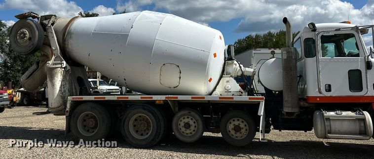 image for item DN0754 2007 Peterbilt  357 ready mix truck