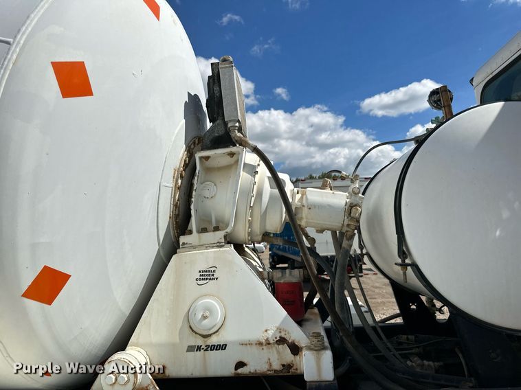 image for item DN0754 2007 Peterbilt  357 ready mix truck