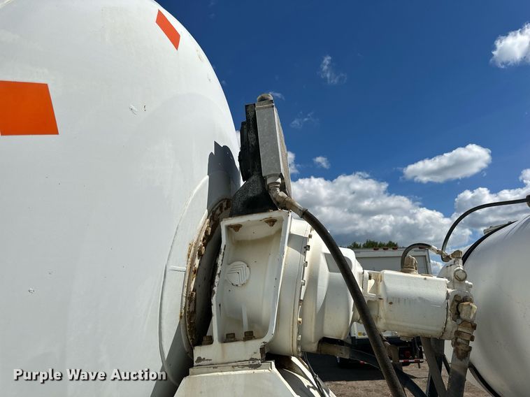 image for item DN0754 2007 Peterbilt  357 ready mix truck