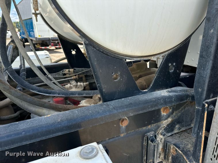 image for item DN0754 2007 Peterbilt  357 ready mix truck