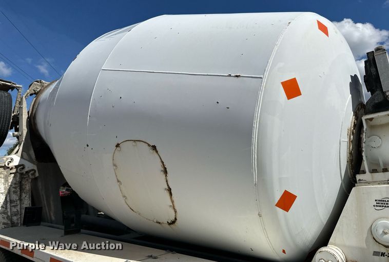 image for item DN0754 2007 Peterbilt  357 ready mix truck