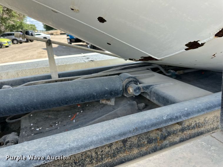 image for item DN0754 2007 Peterbilt  357 ready mix truck