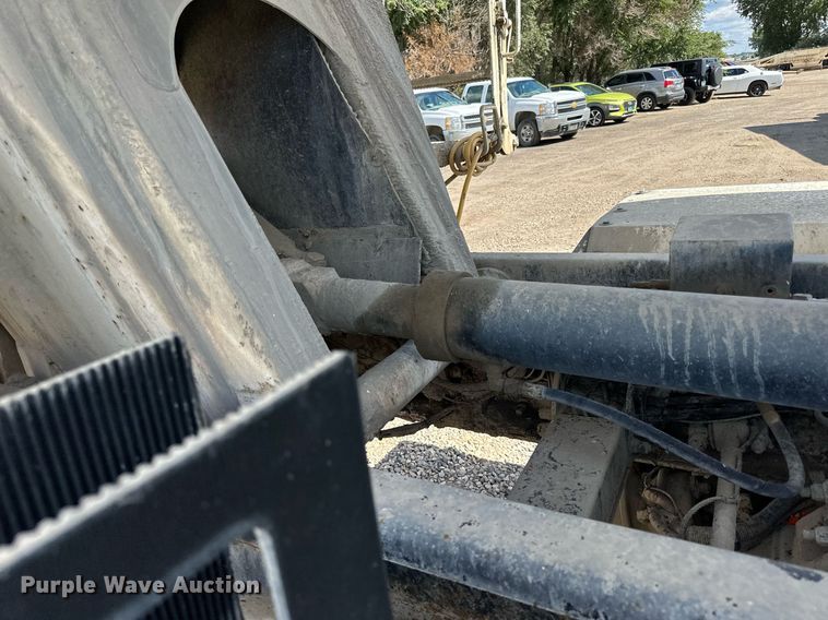 image for item DN0754 2007 Peterbilt  357 ready mix truck