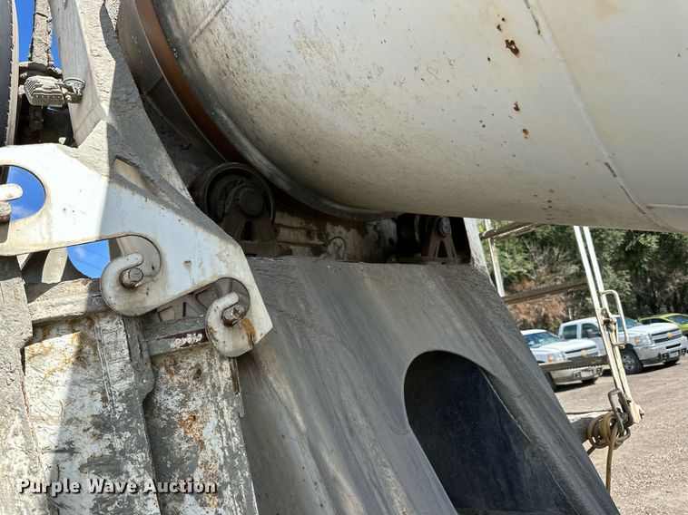 image for item DN0754 2007 Peterbilt  357 ready mix truck