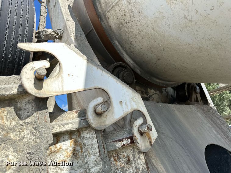 image for item DN0754 2007 Peterbilt  357 ready mix truck