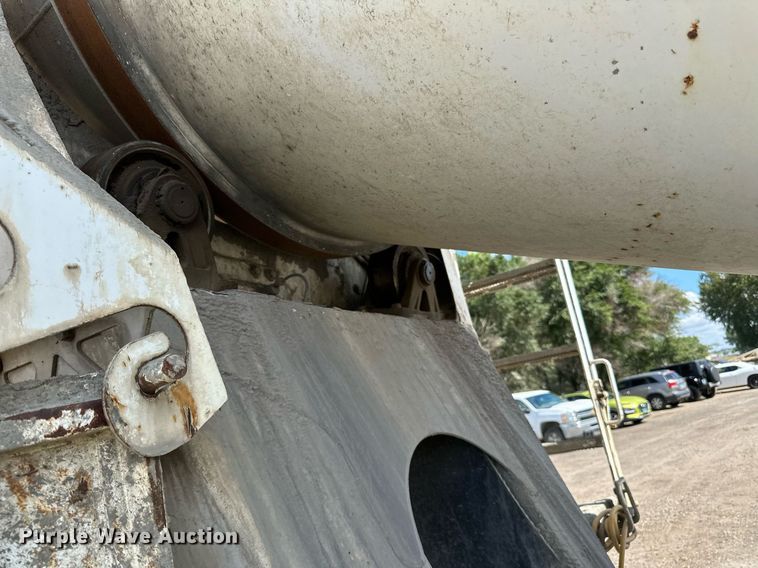 image for item DN0754 2007 Peterbilt  357 ready mix truck