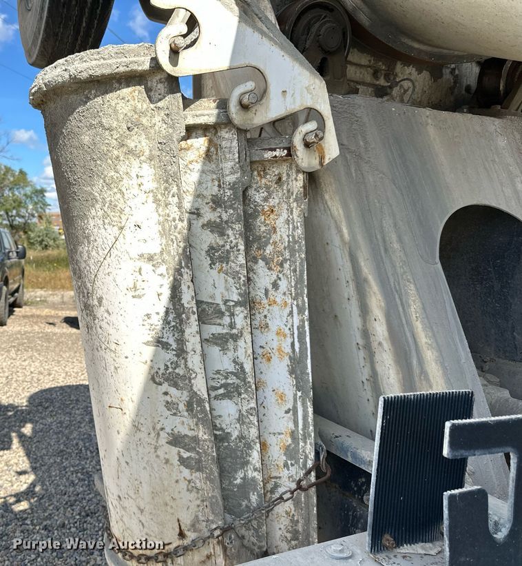 image for item DN0754 2007 Peterbilt  357 ready mix truck