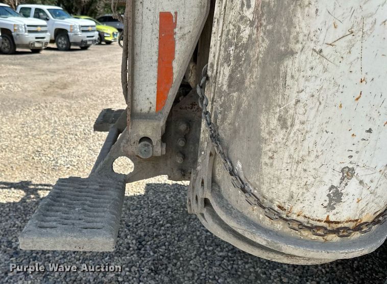 image for item DN0754 2007 Peterbilt  357 ready mix truck