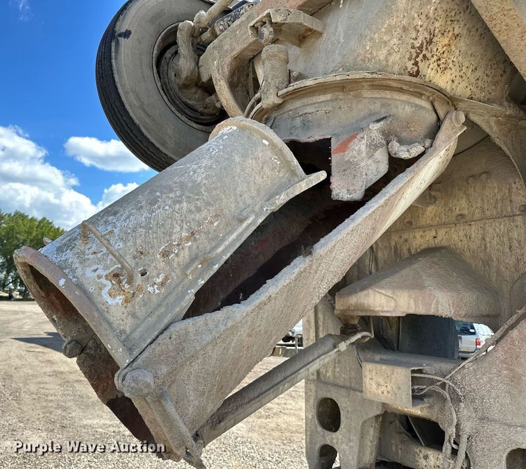 image for item DN0754 2007 Peterbilt  357 ready mix truck