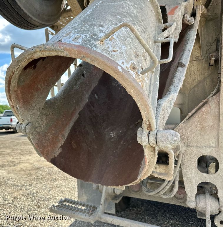 image for item DN0754 2007 Peterbilt  357 ready mix truck