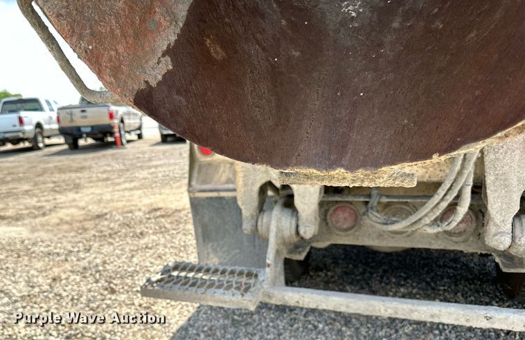 image for item DN0754 2007 Peterbilt  357 ready mix truck